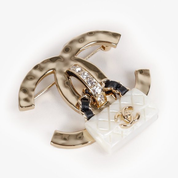 Chanel 2023 Cruise CC Bag Charm Champagne Gold Brooch - Picture 1 of 6